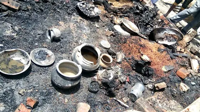 बिहार के सारण में लगी आग के बाद का दृश्य.