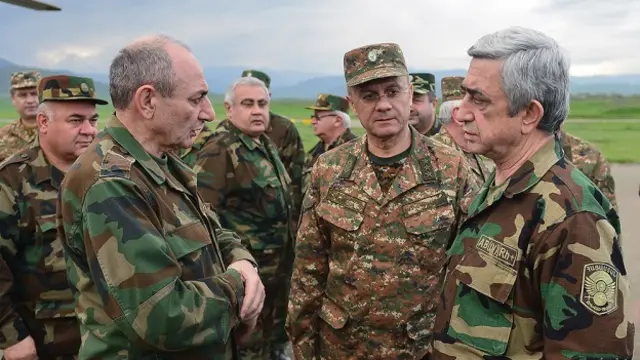 Qarabağ münaqişə bölgəsində dördgünlük döyüşlərdən sonra Serj Sarkisyan Ermənistan hərbi rəhbərliyi ilə Qarabağa baş çəkib yerli erməni rəhbərliyi və qoşun hissələri ilə görüşlər keçirmişdi