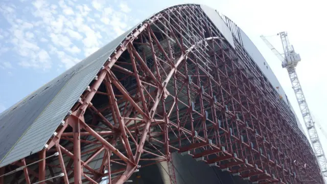 遮蔽车诺比受损反应炉的新一代石棺