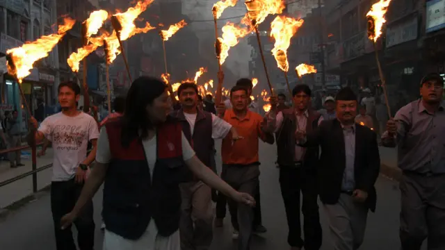 राजनीतिक अभिष्ट पुरा गराउन दलहरुले लिएका कतिपय निर्णय र गरेका आन्दोलन प्रकृति आलोचनामुक्त रहेनन्।