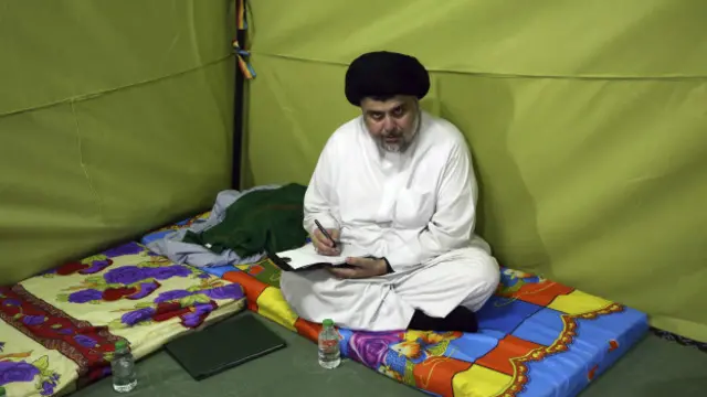 Muktada Sadr da reform talebiyle Yeşil Bölge içindeki çadırında oturma eyleminde