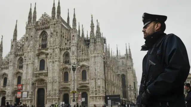 Un crabinero en Milán
