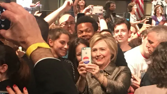 Bà Clinton ưu tiên giải quyết vấn đề bạo lực cảnh sát và bất bình đẳng thu nhập