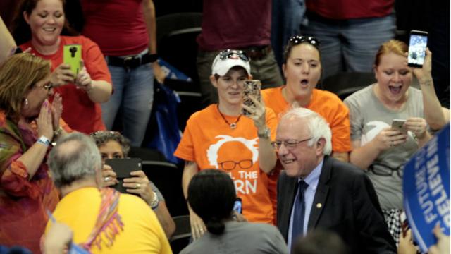 Sanders cuenta con un gran apoyo entre los jóvenes. 