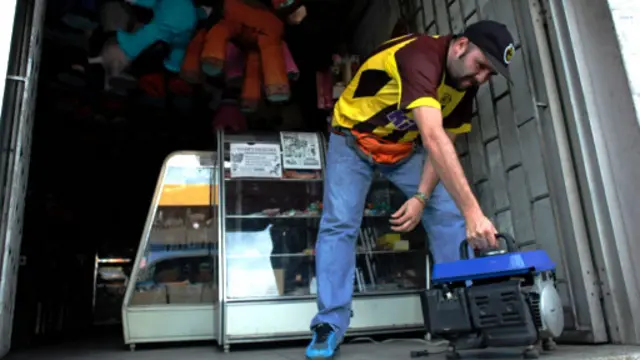 استفاده از ژنراتور دستی برای تامینی برق