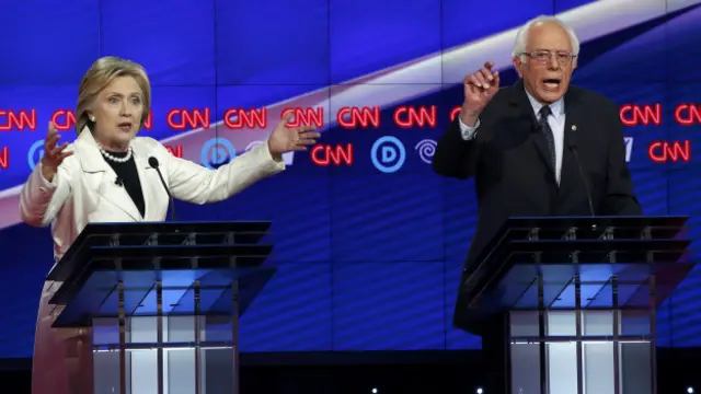 Clinton rakibi Sanders ile.