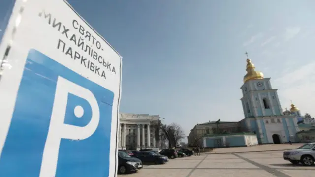 Громадські активісти виступають проти паркінгу на Михайлівській