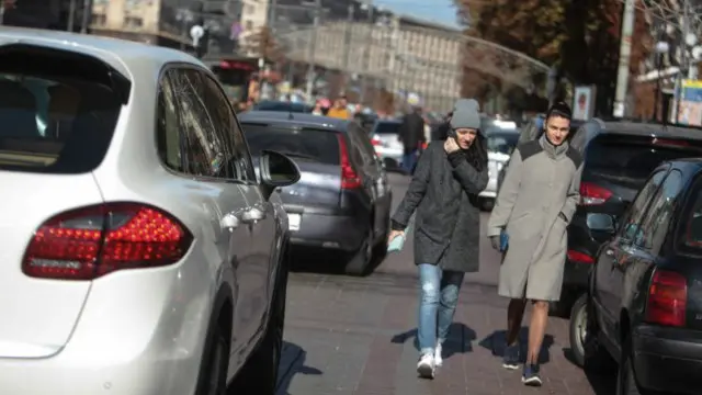 В КМДА критикують нахабних водіїв, які залишають машини де попало