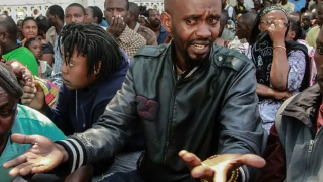 Ritüel cinayetleri izleyen isyanlarda evlerini terketmek zorunda kalan 700 'yabancı'dan çoğu, Lusaka'daki bir kiliseye sığındı.