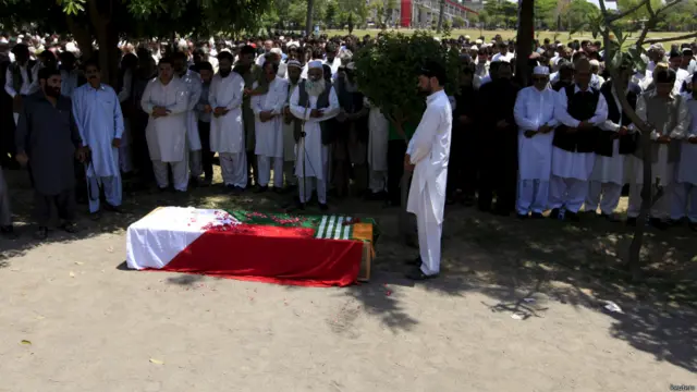 انڈیا کے برعکس پاکستان کےصوبے پنجاب کے شہر راولپنڈی میں خودمختار کشمیر کے حامی امان اللہ خان کی نماز جنازہ ادا کی گئی۔