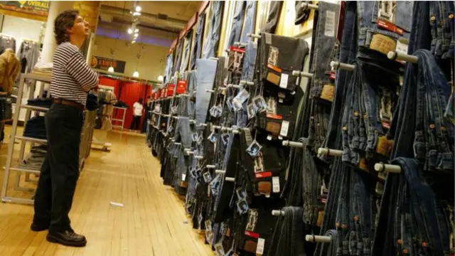 د جین لباسونوپه جوړولو کې ډیرزیاتې اوبه مصرفیږي