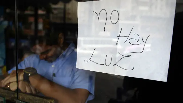 Una tienda cerrada en Venezuela for falta de luz