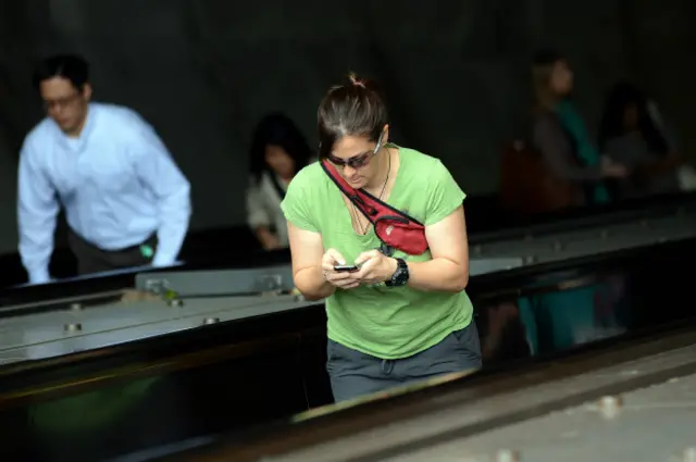 Usuaria de teléfono celular