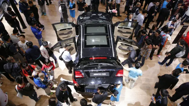 اس آٹو شو میں دنیا بھر سے گاڑیاں اور ان کا ساز و سامان تیار کرنے والی کمپنیوں نے اپنی جدید گاڑیاں اور سامان نمائش کے لیے پیش کیے ہیں۔