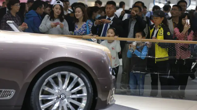 پر تعیش کار بیٹلے مولسان کا جدید ماڈل بھی نمائش میں شامل ہے۔ بیجنگ آٹو شو چین میں گاڑیوں کا سب سے بڑا میلے ہوتا ہے۔