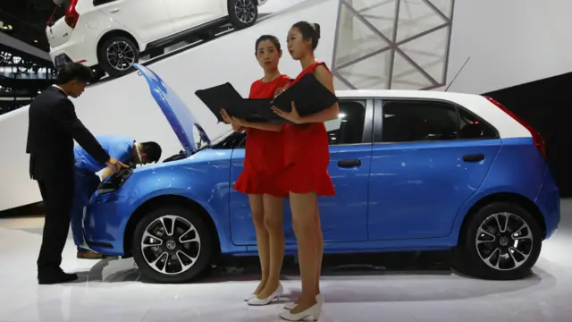 مورس گیرجیز کی ایم جی تھری کار نمائش کی لیے پیش کی جارہی ہے۔