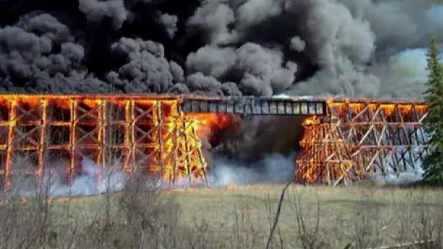 حکام کے مطابق آگ 7500 ہیکٹر رقبے پر پھیلی ہوئی ہے