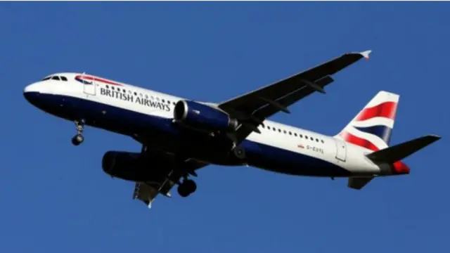 英國政府說，不久前正在凖備降落的英航客機受到物體撞擊可能根本與無人機沒有關係。