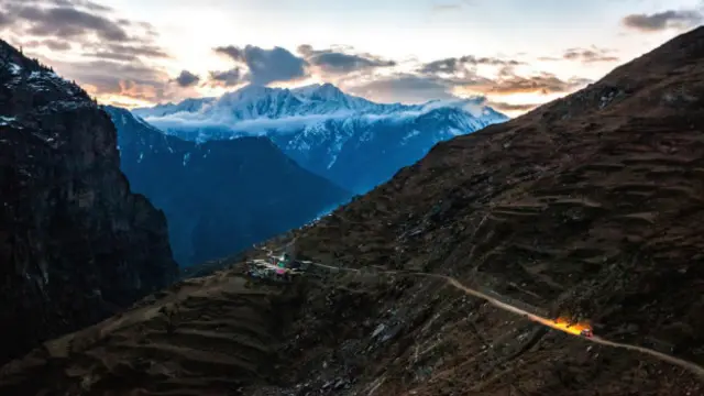 公路變得又濕又滑，危機重重（圖片來源：Himanshu Khagta）