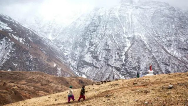 當地人已經對險峻的道路和環境習以為常（圖片來源：Himanshu Khagta）