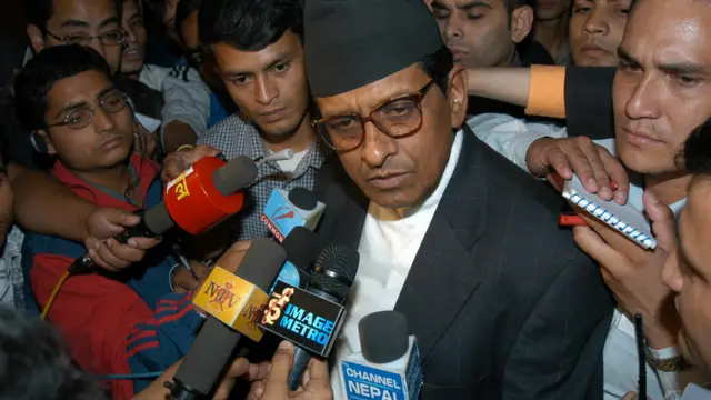 राजा विरेन्द्रको वंश विनास हुने गरि भएको दरबार हत्याकाण्डपछि तत्कालीन सभामुख तारानाथ रानाभाटको नेतृत्वमा गठन भएको टोलीले युवराज दीपेन्द्रले गोलीकाण्ड घटाएको र अन्त्यमा आफूले पनि आत्महत्या गरेको दाबी गरेको थियो । यद्यपि उक्त प्रतिवेदनको सत्यतामाथि धेरैले प्रश्न उठाउँदै आएका छन् ।