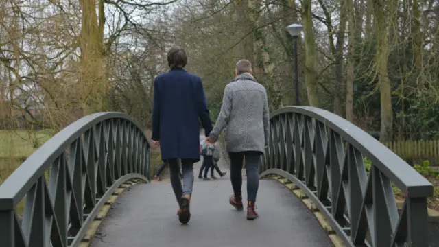 Асексуальная пара: Софи Йоргенсен-Райдаут с Джорджем Норманом