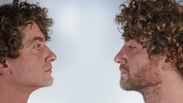 ¿Por qué nos inquieta vernos desde afuera?