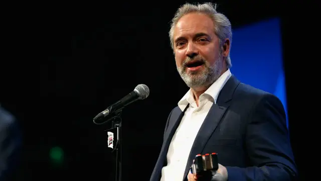 سام مندس که دو فیلم اسکای‌فال و اسپکتر را با بازی دانیل کریگ کارگردانی کرده است