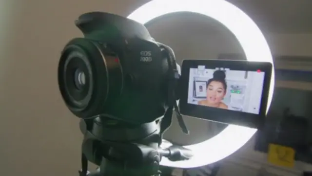 Aprender a editar videos es fundamental para triunfar en el vlogging.