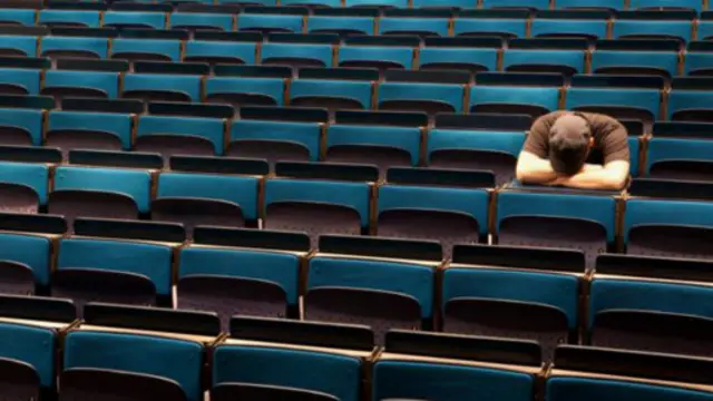 收入排行最低的大學專業的畢業生，找工作難，找到了工作報酬甚至還不敵英國的最低工資。