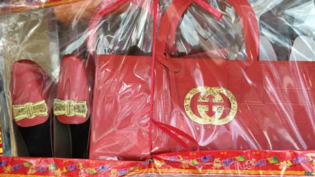 Hàng vàng mã gắn nhãn Gucci ở Hong Kong