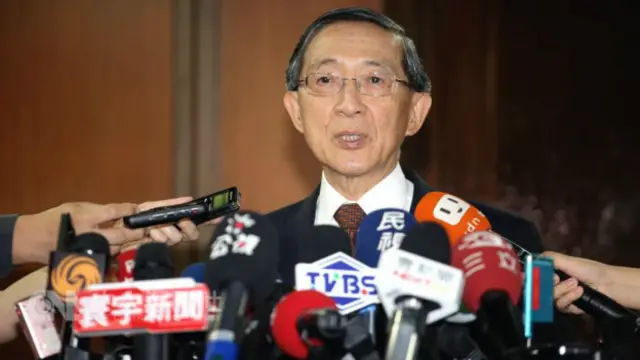 台灣外交部長林永樂則是召見日本駐台代表表示抗議，重新表示沖之鳥為「礁」的立場，不應享有200海里經濟海域