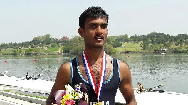 اپنے پہلے بڑے ٹورنامنٹ انڈین نیشنل گیمز (2014 )میں انھوں نے دو طلائی تمغے حاصل کیے