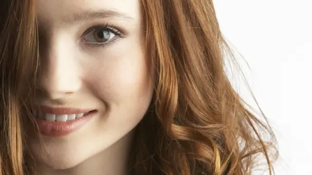 Рыжеволосая девушка