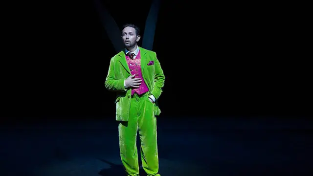 Iestyn Davies, countertenor Inggris, yang sudah memperoleh berbagai penghargaan dan termasuk bintang opera "paling glamor".