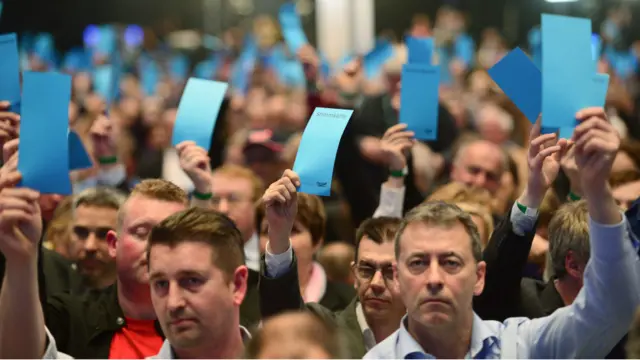 اے ایف ڈی مشرق وسطیٰ سے آنے والے پناہ گزینوں کو جرمنی میں قبول کرنے کی مخالف ہے۔