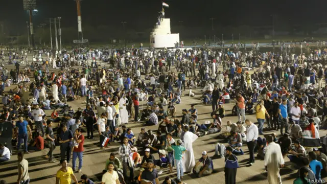 لاریونیانو کرۍ تېره شپه له پارلمان بهر په میدان کې تېره کړه