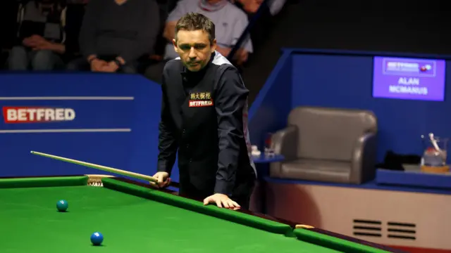 麦克马努斯在观察台上形势