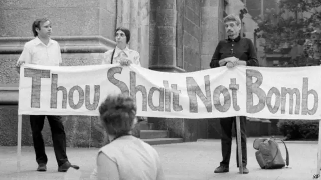 贝利根曾参与反核、反海湾战争、反堕胎等多起抗议