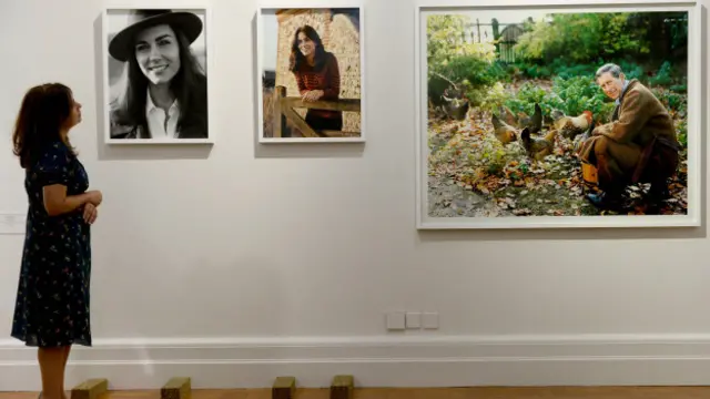 На выставке в лондонской Национальной портретной галерее вывешены две фотографии герцогини Кембриджской