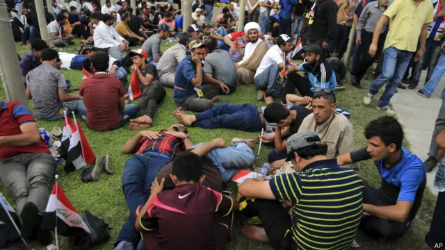 इराक़ प्रदर्शनकारी