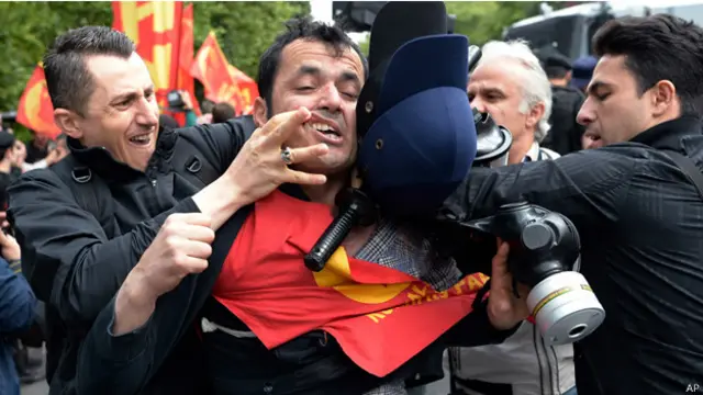 نشرت الحكومة نحو 15 الفا من رجال الشرطة تحسبا لوقوع اعمال شغب