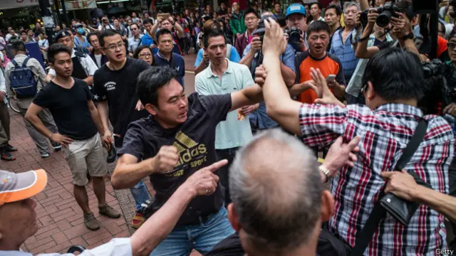 香港上水反水货客游行虽然叫停,但是仍出现零星的冲突