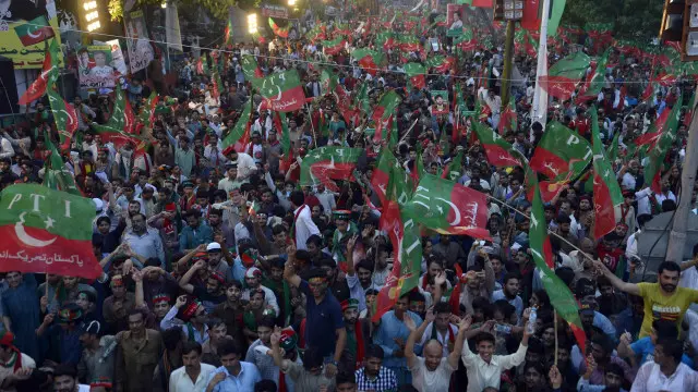 عمران خان نے کہا کہ رائے ونڈ میں وزیراعظم نوازشریف کے گھر کے گھیراؤ سے پہلے فیصل آباد میں اگلے اتوار کو اگلا جلسہ ہوگا