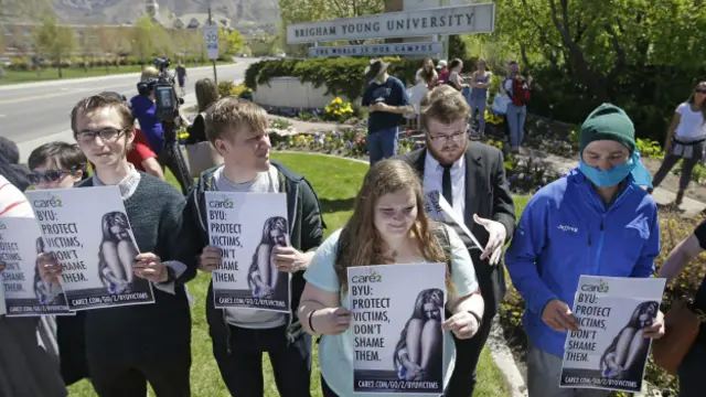 Estudiantes protestan en la Universidad BYU