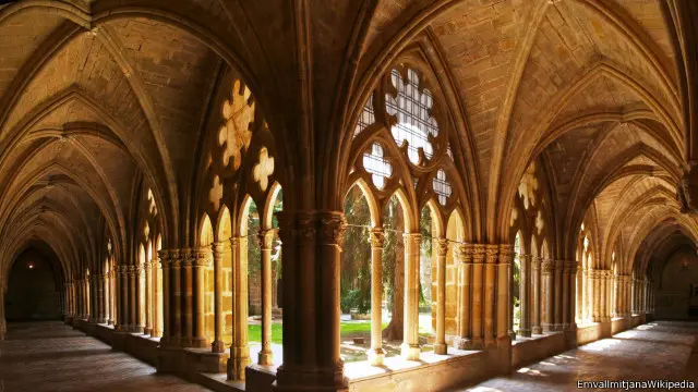 Kepala biara Veruela Abbey mengucilkan Trazmoz setelah mendengar gosip tentang penyihir.