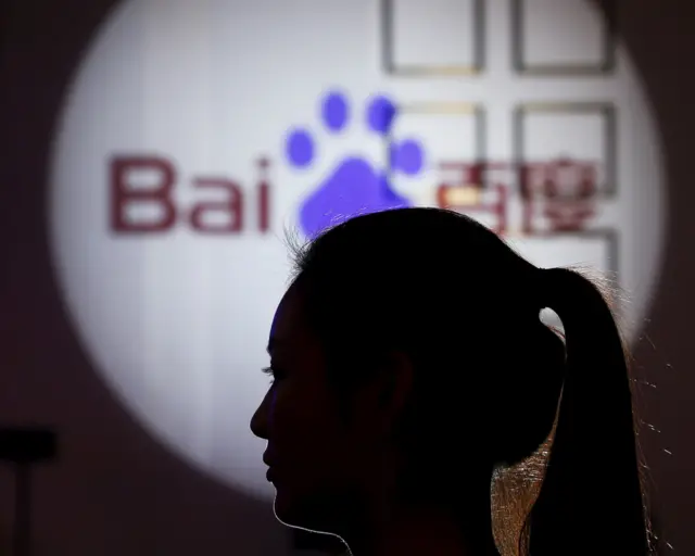 在相對封閉的社交平台微信上,已經有大量的用戶轉載文章呼籲「遠離百度」。