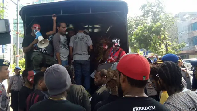 Para aktivis semula hendak menggelar aksi dukungan untuk pertemuan Internasional Parliamentarian for West Papua (IPWP) di London, 3 Mei 2016. 