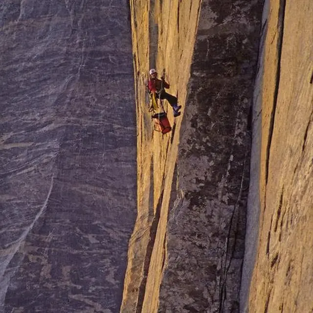 洛威攀爬岩壁（阿歷克斯·洛威基金會圖片）