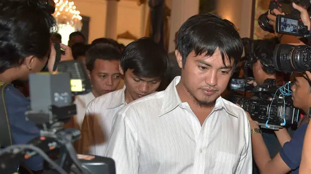 Sepuluh WNI yang disandera kelompok Abu Sayyaf di Filipina selatan telah diserahkan kepada keluarga mereka, Senin (02/05).